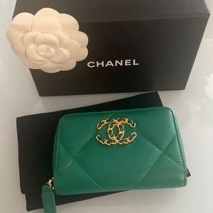 LAMBSKIN quilted Chanel 19 zip around coin purse wallet